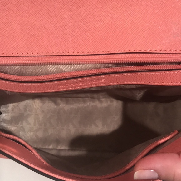 Authentic Michael Kors Two Toned Purse - Picture 12 of 15